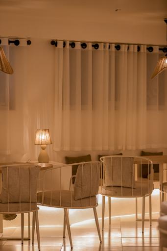 عکس کافه رستوران سفید