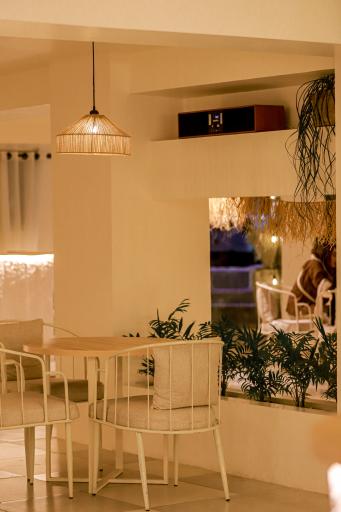 عکس کافه رستوران سفید