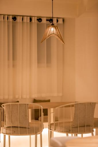 عکس کافه رستوران سفید