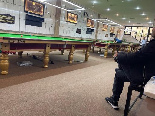 عکس باشگاه بیلیارد توپ طلایی