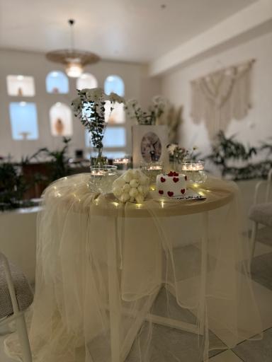 عکس کافه رستوران سفید