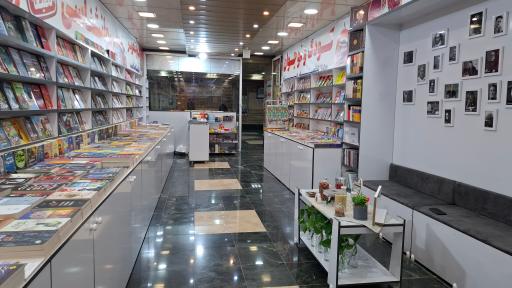 عکس کتابفروشی مترو