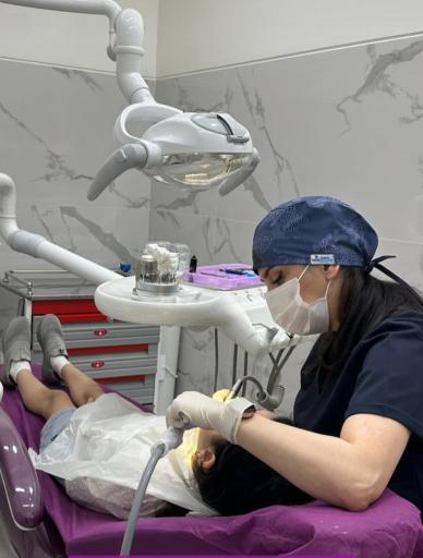 عکس دکتر آزاده تی تی دژ