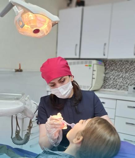 عکس دکتر آزاده تی تی دژ