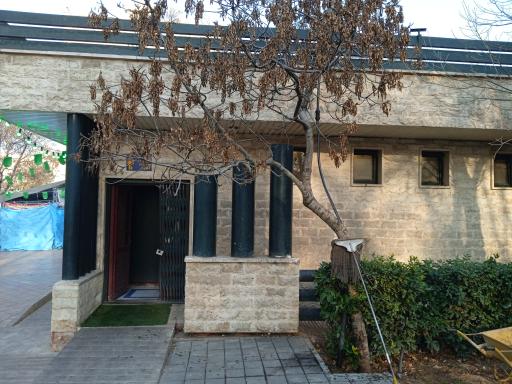 عکس سرویس بهداشتی عمومی در حال تعمیر