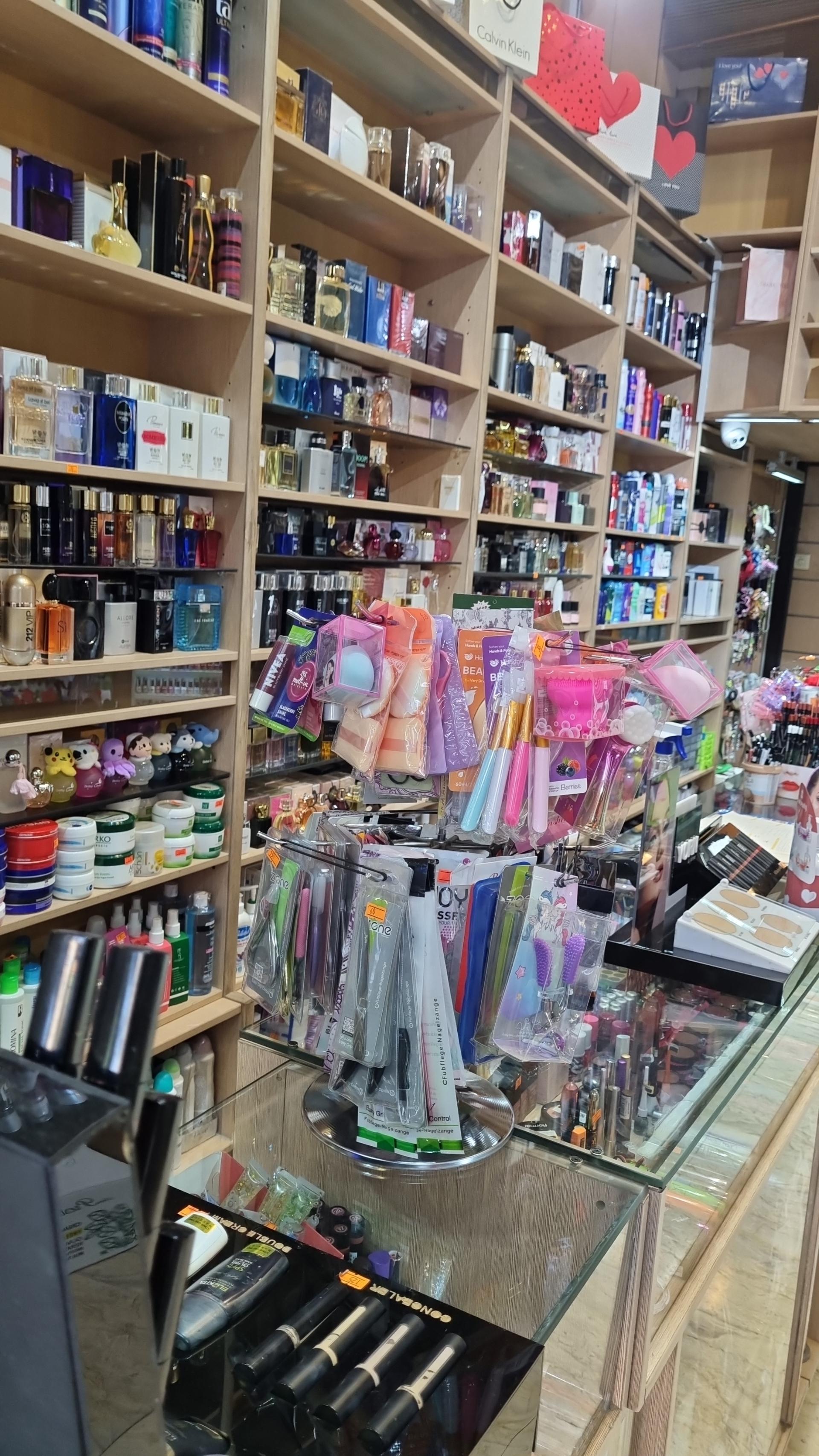 عکس گالری آرایشی صدف