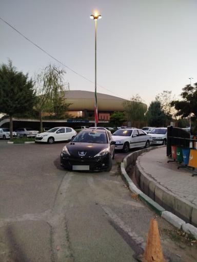 عکس ورزشگاه سرپوشیده 6000 نفری انقلاب 