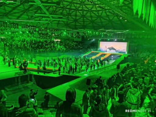 ورزشگاه سرپوشیده 6000 نفری انقلاب 