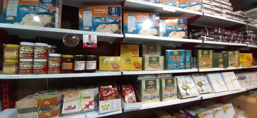 عکس شیرینی، لبنیات و نان سنتی آریا