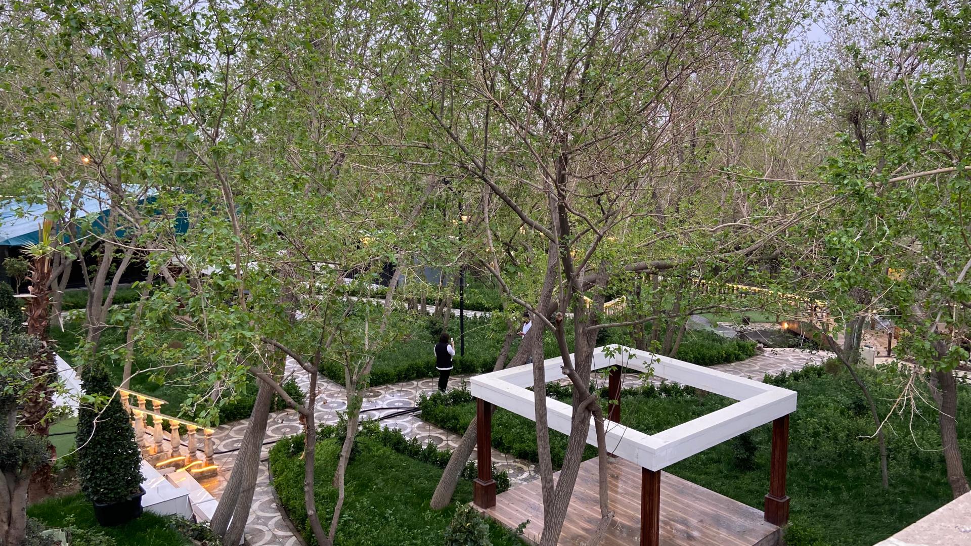 عکس باغ عمارت مهران