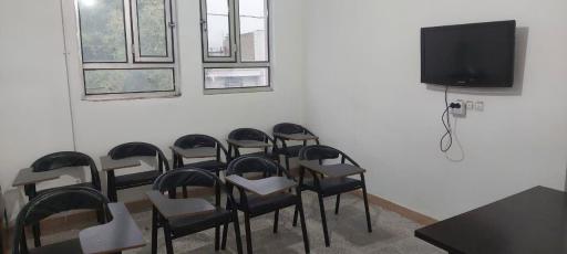 عکس آکادمی زبان پیشرو