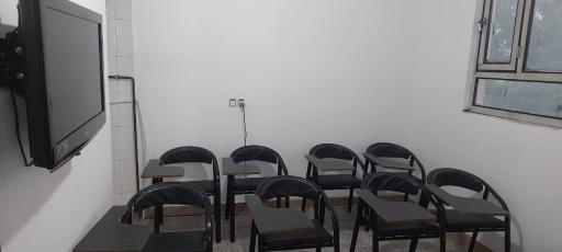 عکس آکادمی زبان پیشرو