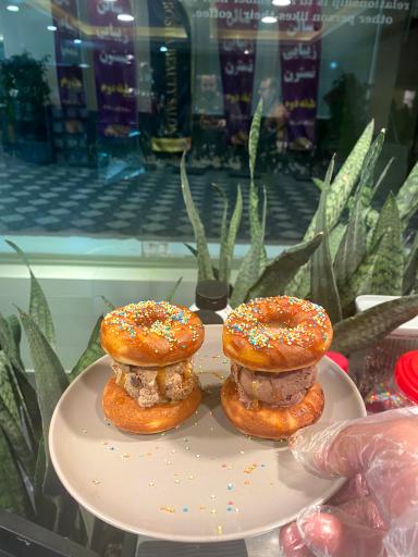 عکس کافه بستنی دونات