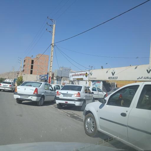 عکس اتومکانیک آقایی