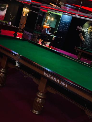 عکس بیلیارد کافه خانوادگی