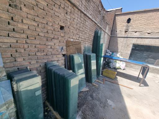 عکس بنگاه شیشه سکوریت نیکبخت