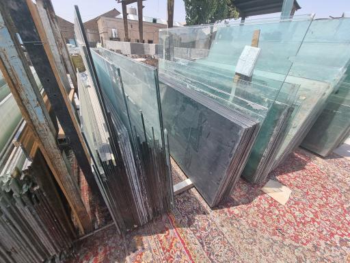 عکس بنگاه شیشه سکوریت نیکبخت