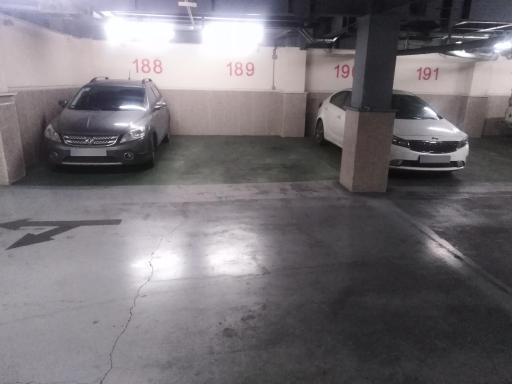 عکس پارکینگ عمومی مجتمع تجاری حکمت