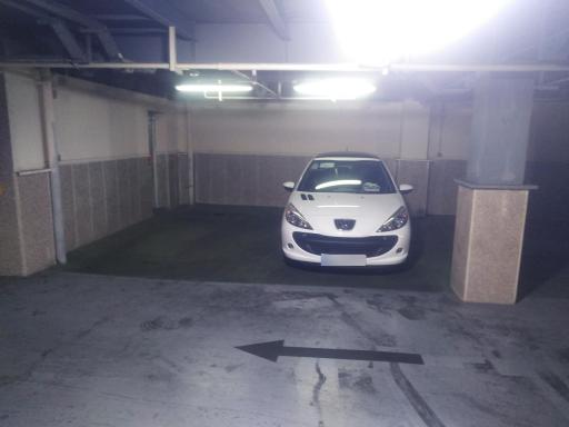 عکس پارکینگ عمومی مجتمع تجاری حکمت