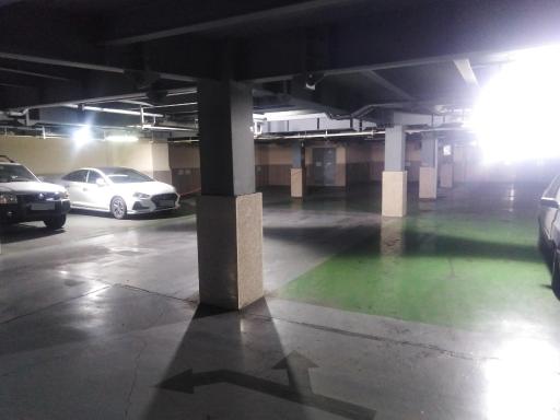 عکس پارکینگ عمومی مجتمع تجاری حکمت