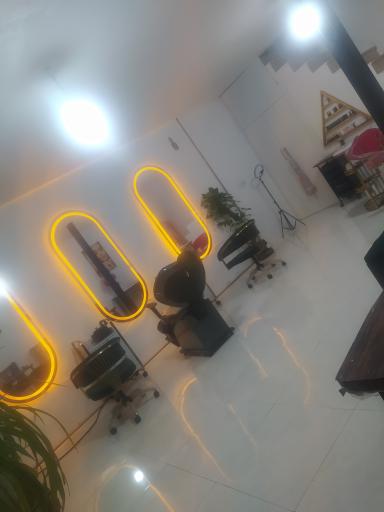 عکس آرایشگاه ریحانا