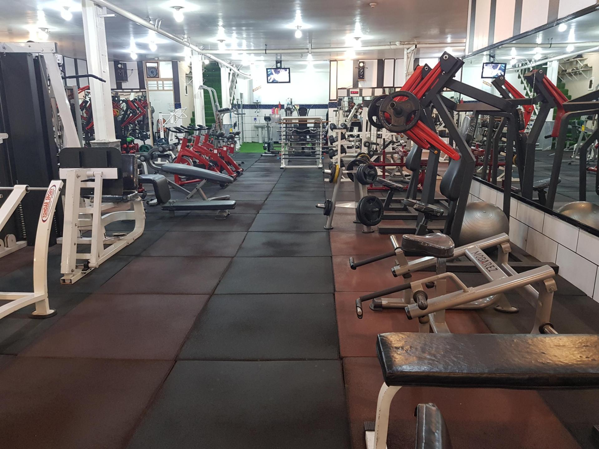 عکس باشگاه بدنسازی تلاش