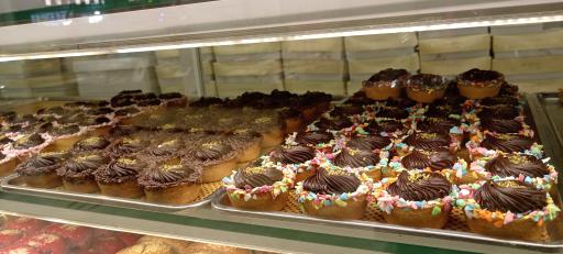 عکس قنادی پارس