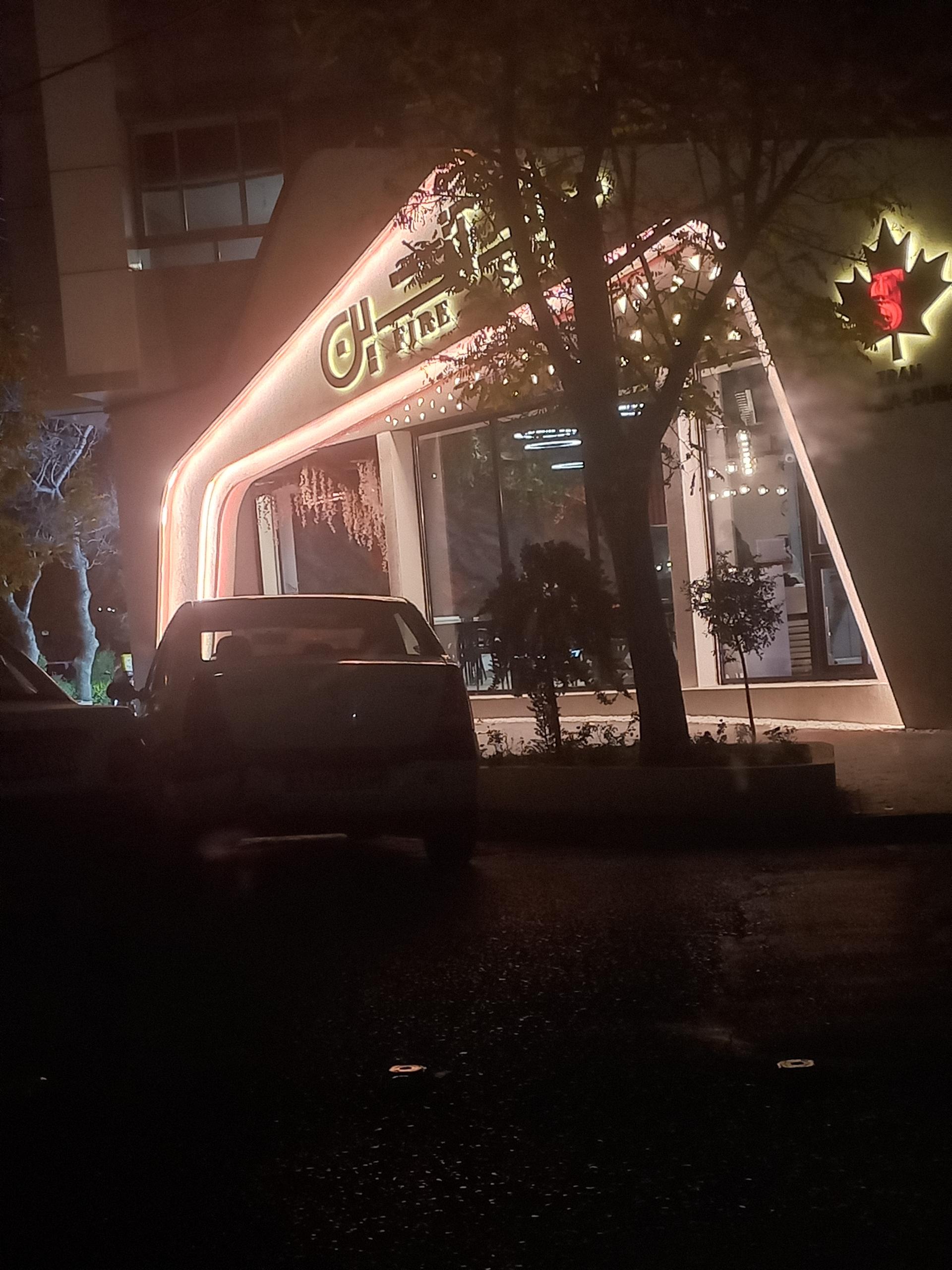 عکس کافه رستوران سنگ آتشین