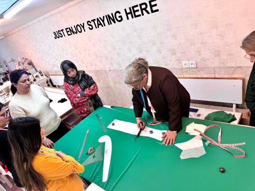 عکس آموزشگاه طراحی دوخت و خیاطی آتون