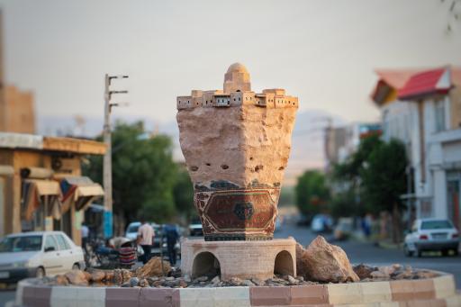 عکس میدان تمدن قروه