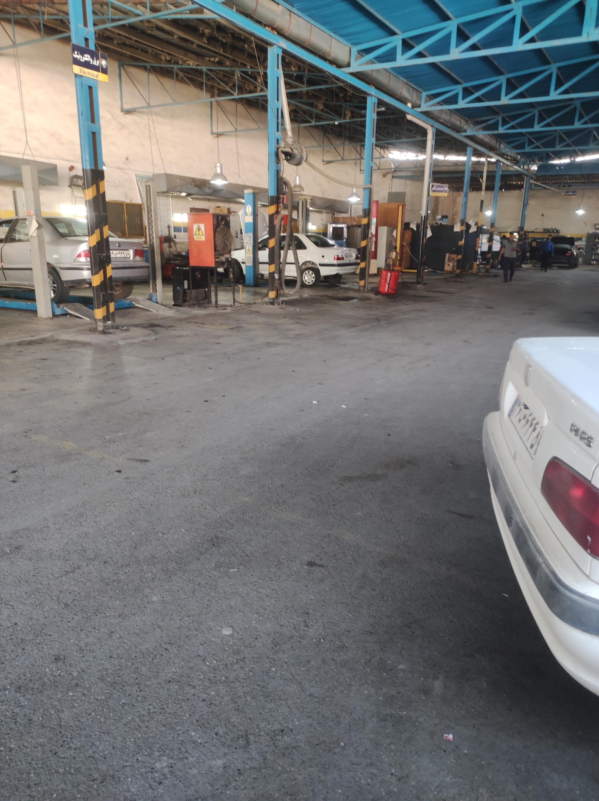 عکس نمایندگی ایران خودرو۳۲۲۱