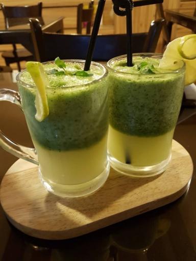 عکس کافه کتاب مهرگان