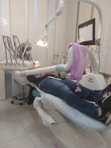 عکس دندانپزشکی لبخند سبز