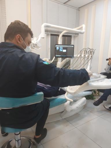 عکس دندانپزشکی لبخند سبز