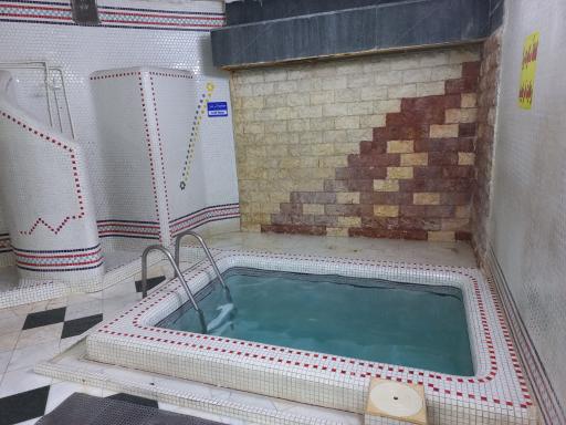 عکس استخر تهرانسر سبز 