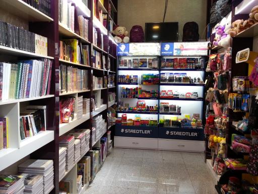 عکس کتابفروشی خط سفید