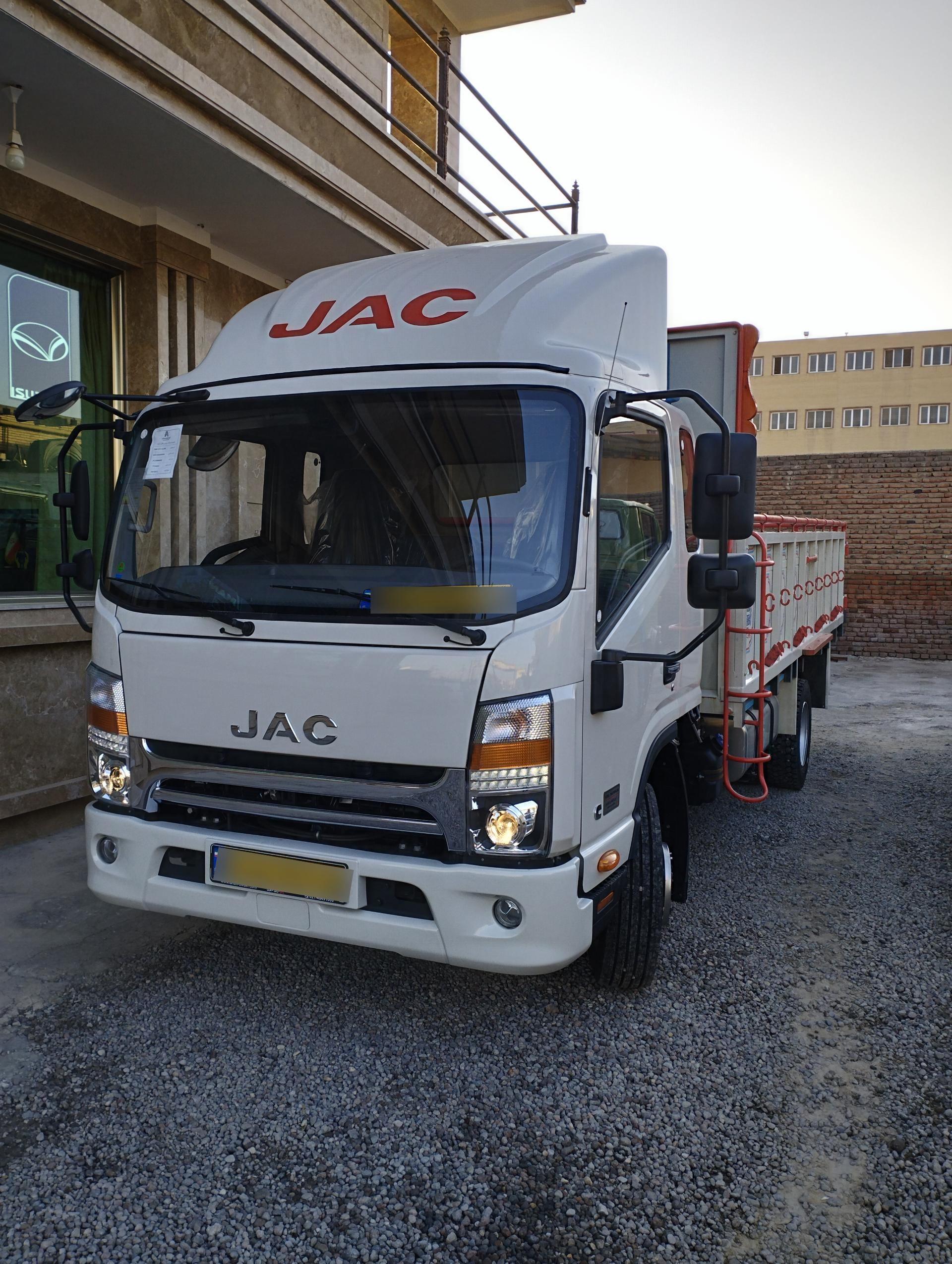 عکس نمایشگاه کامیون حاج ناصر