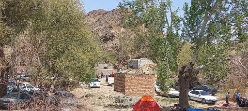 عکس آرامگاه مومن(شیخ مومن مُقَوِّل روستای دستجرد)
