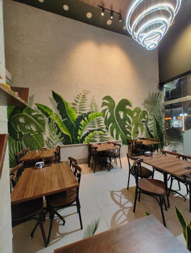 عکس رستوران و تهیه غذای ریحون