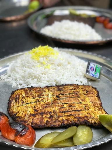 عکس رستوران و تهیه غذای ریحون