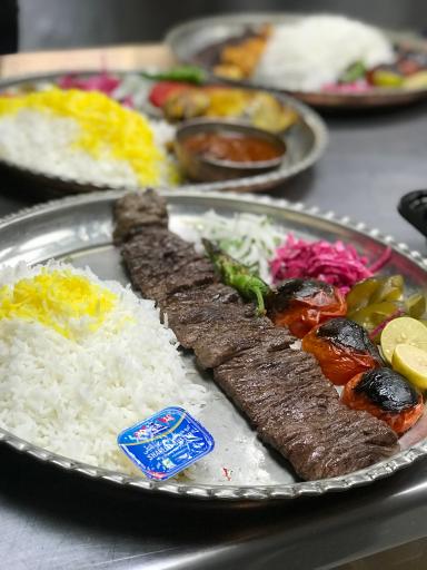 عکس رستوران و تهیه غذای ریحون