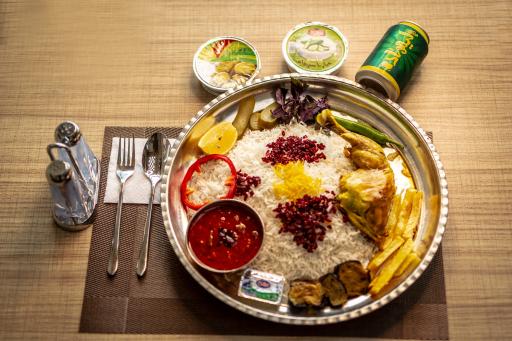 عکس رستوران و تهیه غذای ریحون