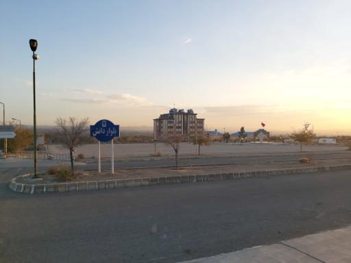 عکس پارکینگ دانشجویی دانشگاه 