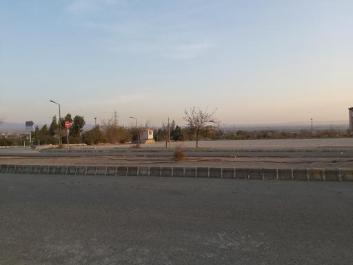 عکس پارکینگ دانشجویی دانشگاه 