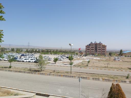 عکس پارکینگ دانشجویی دانشگاه 