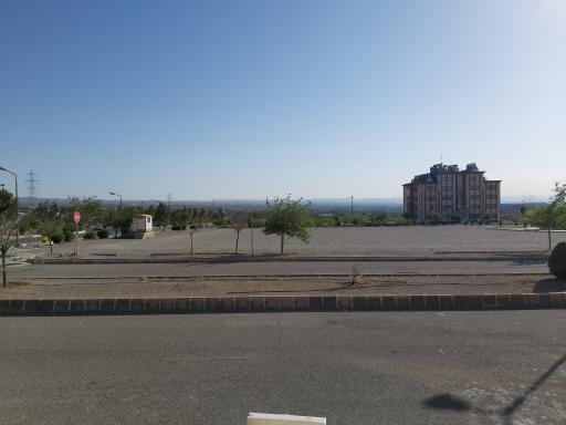 عکس پارکینگ دانشجویی دانشگاه 