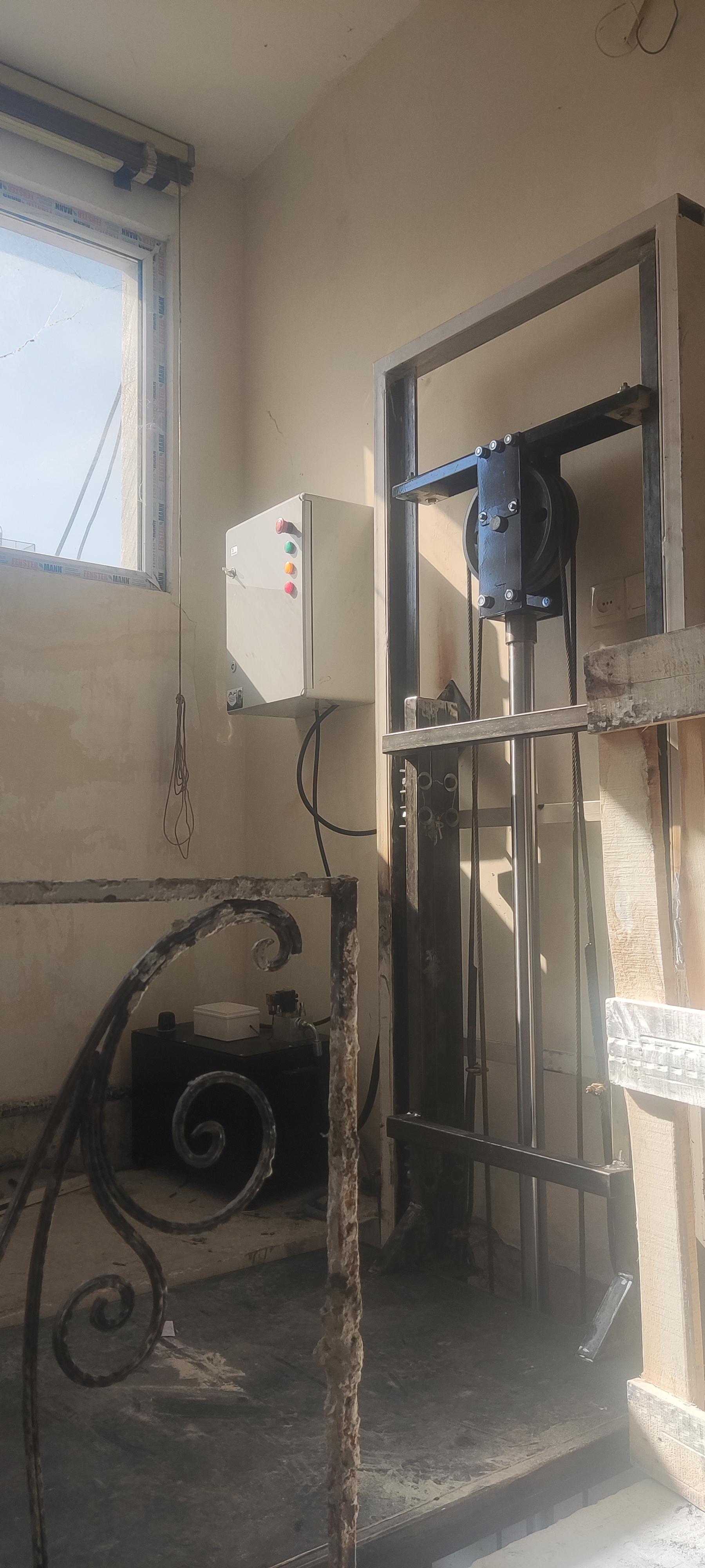 عکس آسان بالابر امیدوار