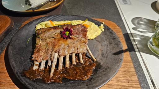 عکس رستوران هیزمیکس پرمیوم