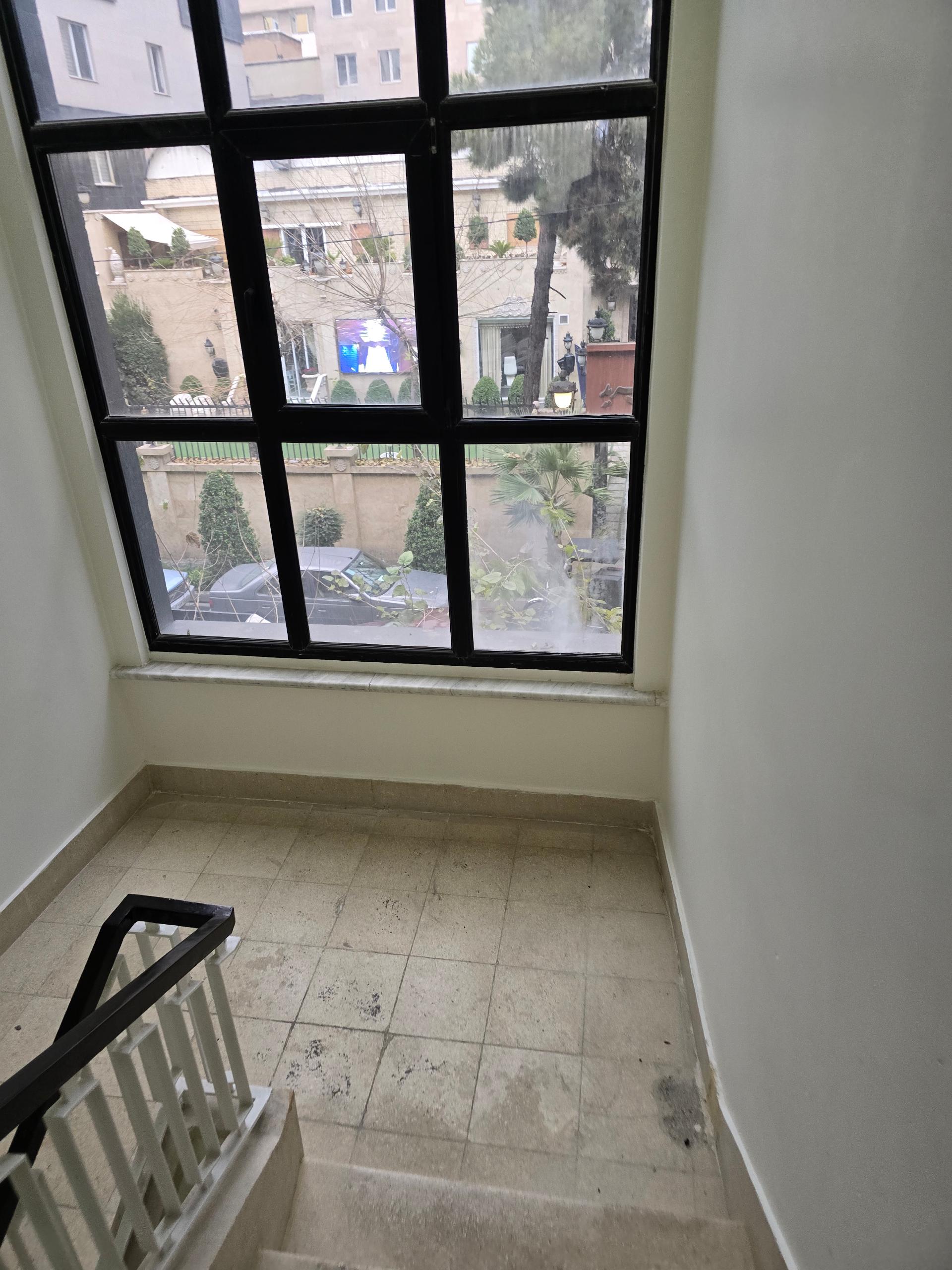 عکس مجتمع قضایی شماره یک صلح تهران