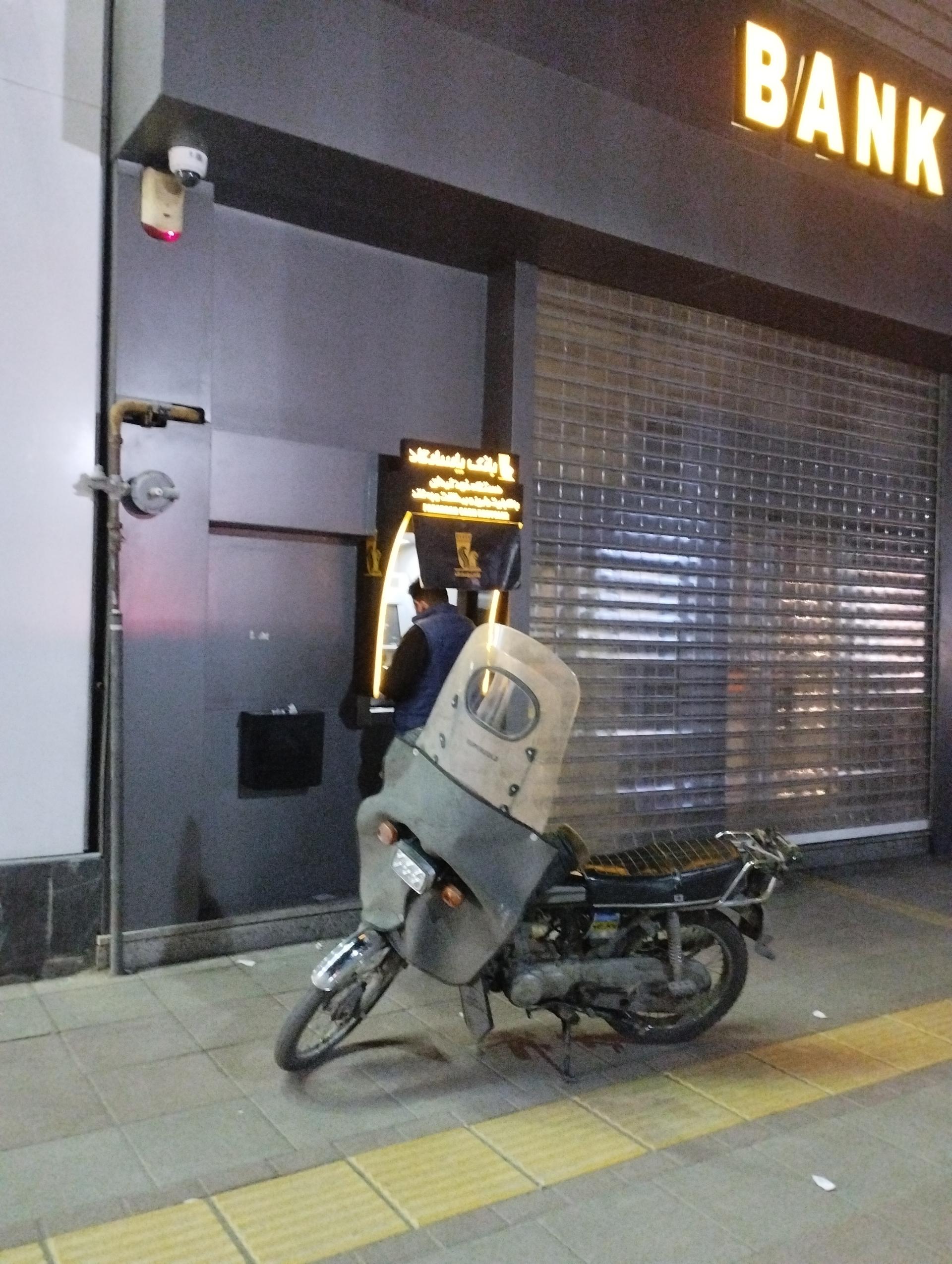 عکس عابر بانک پاسارگاد